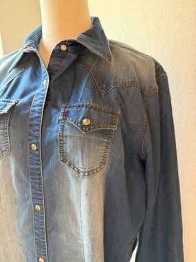Wrangler Jean Jacket in Dark Blue Denim with Brown Stitching